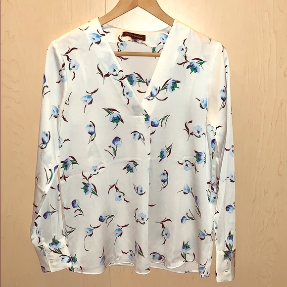 Banana Republic Tops - Flowy Floral BR Top 🌸 🌺